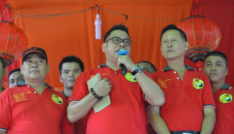 Ribuan Warga Berharap Berkah Peringatan HUT Dewi Samudera.Foto 1