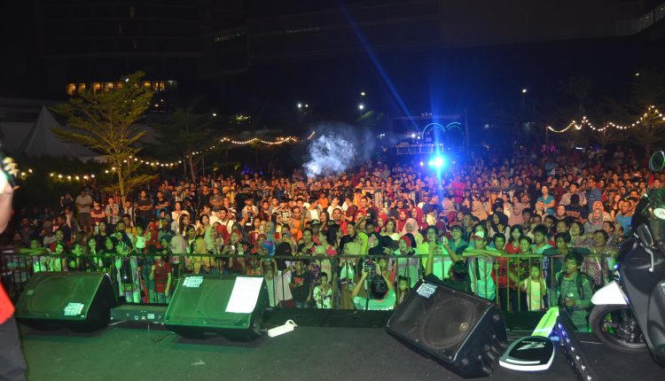 Singkawang Grand Mall Manjakan Fans Inul Daratista.Foto 5
