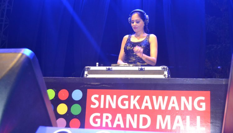 Singkawang Grand Mall Manjakan Fans Inul Daratista.Foto 6