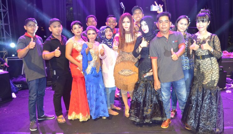 Singkawang Grand Mall Manjakan Fans Inul Daratista.Foto 7