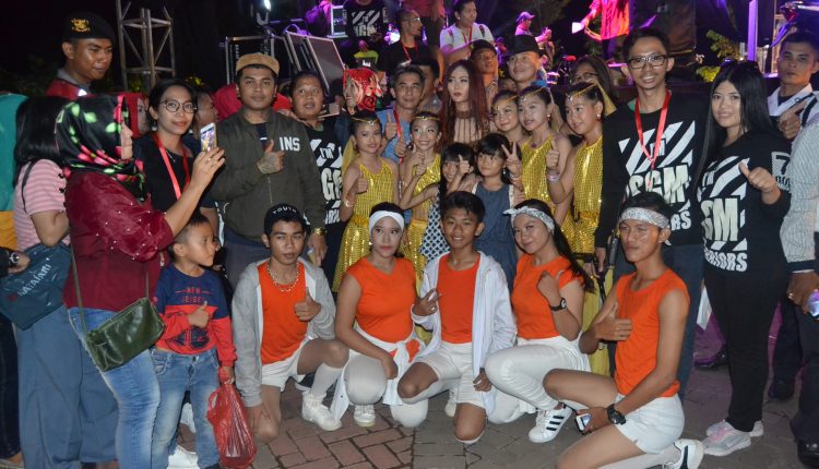 Singkawang Grand Mall Manjakan Fans Inul Daratista.Foto 8