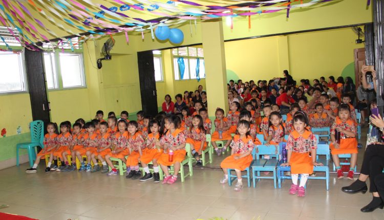 90 Anak Anak TK Metta Bergembira Merayakan Kelulusan.Foto 3