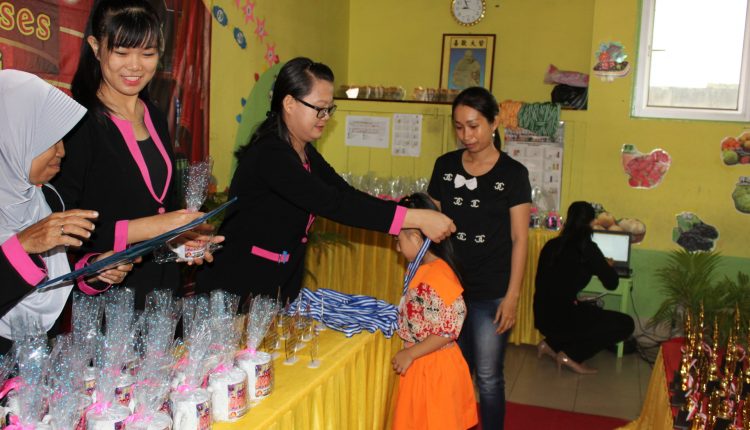 90 Anak Anak TK Metta Bergembira Merayakan Kelulusan.Foto 4