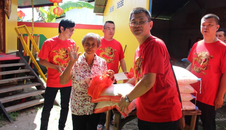 HUT Kim Liung Pak Kung Berbagi Kasih Kepada Warga Prasejahtera.Foto 1