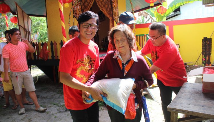 HUT Kim Liung Pak Kung Berbagi Kasih Kepada Warga Prasejahtera.Foto 2