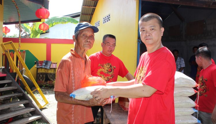 HUT Kim Liung Pak Kung Berbagi Kasih Kepada Warga Prasejahtera.Foto 3