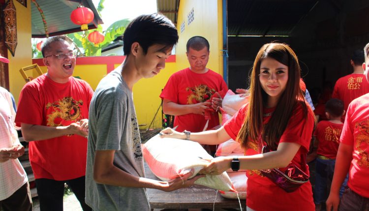 HUT Kim Liung Pak Kung Berbagi Kasih Kepada Warga Prasejahtera.Foto 4