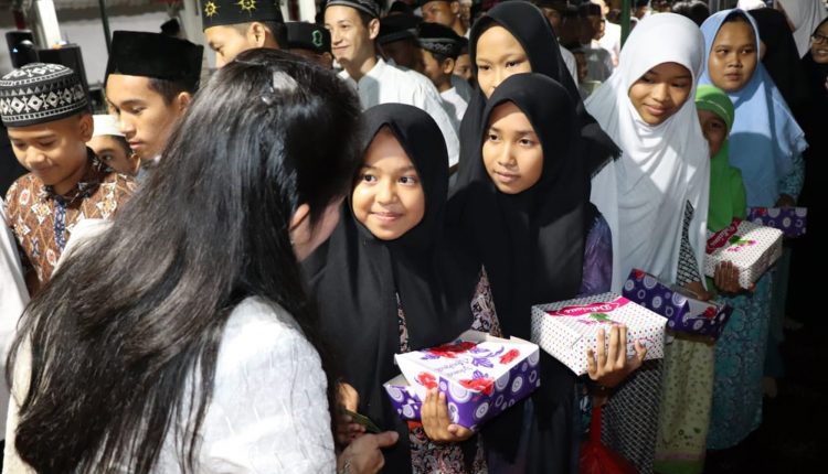Rajut Tali Silaturahmi dan Kebersamaan Walikota Singkawang Undang Anak Yatim Berbuka Puasa.Foto 3