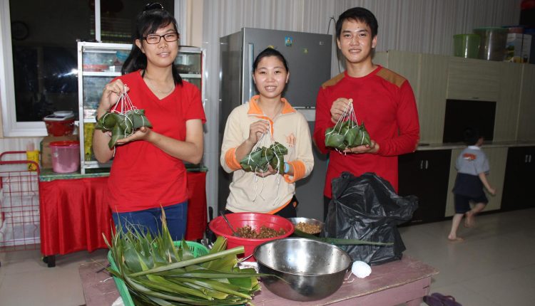 Teladani Patriotisme Qu Yuan Melalui Tradisi Mandi Wushi dan Makan Bacang.Foto 2
