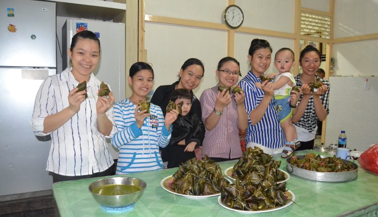 Teladani Patriotisme Qu Yuan Melalui Tradisi Mandi Wushi dan Makan Bacang.Foto 5