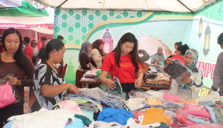 Walikota Singkawang Apresiasi Pasar Murah Arta Graha Peduli dan Perhakin Singkawang.Foto 6