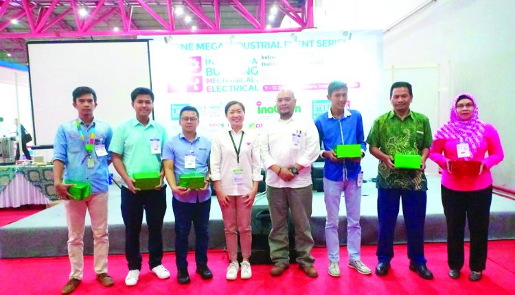 15.Berfoto Bersama Pemenang Doorprize