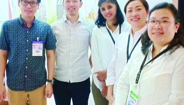4. Berfoto bersama dengan Customer