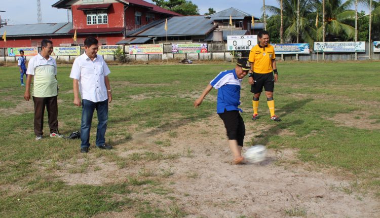 Bupati Sambas Apresiasi Turnamen Sepak Bola Fogoromas Cup ke 5.Foto 5