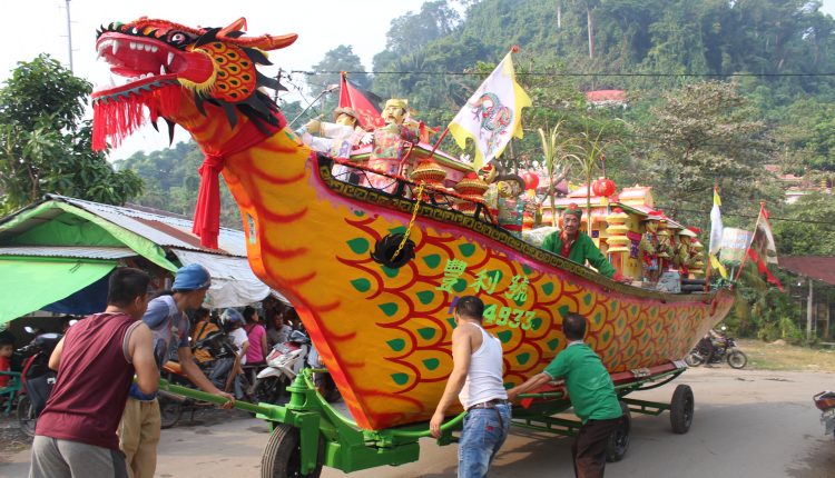 Ritual Pembakaran Kapal Wangkang Pemangkat Lestarikan Warisan Leluhur.Foto 2
