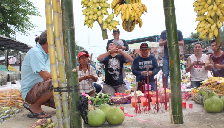 Ritual Pembakaran Kapal Wangkang Pemangkat Lestarikan Warisan Leluhur.Foto 3