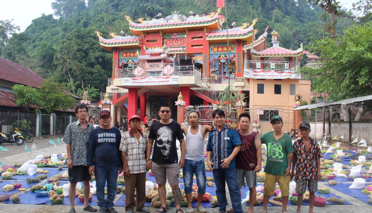 Ritual Pembakaran Kapal Wangkang Pemangkat Lestarikan Warisan Leluhur.Foto 7