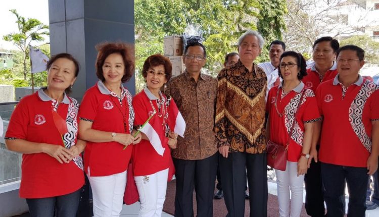 玛琅客家理事与Mahfud-MD及Watimpres-Malik-Fajar合影-1024×594