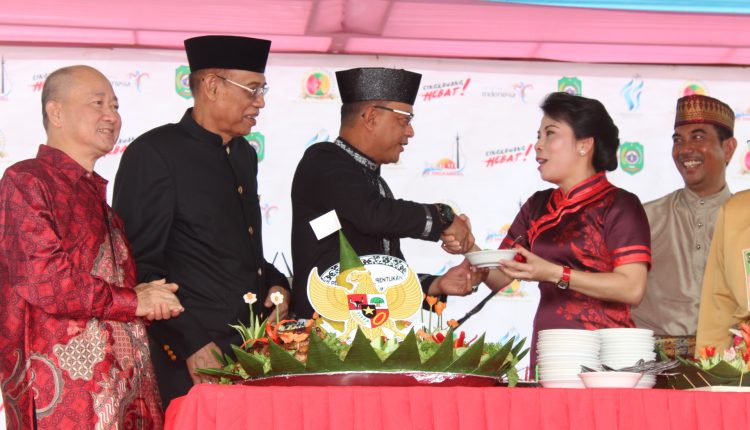 Peringatan Hari Jadi ke 17 Pemerintahan Kota Singkawang Berlangsung Meriah.Foto 3