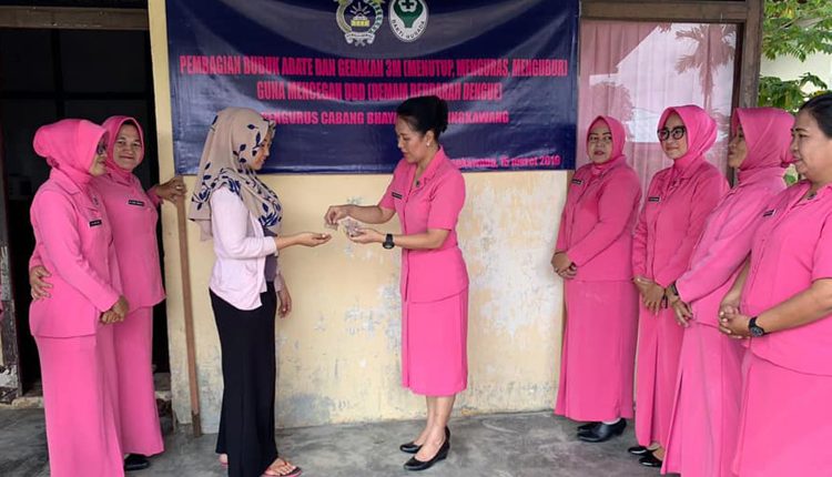 Ketua Bhayangkari Singkawang Ajak Masyarakat Antisipasi DBD.Foto 2