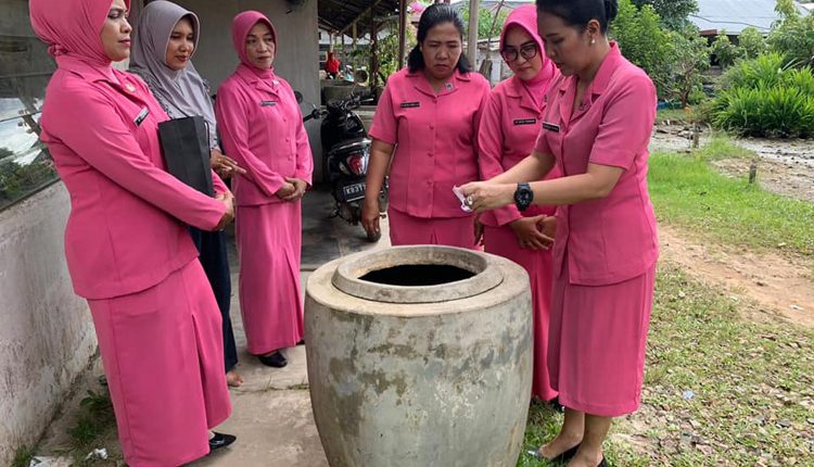 Ketua Bhayangkari Singkawang Ajak Masyarakat Antisipasi DBD.Foto 5