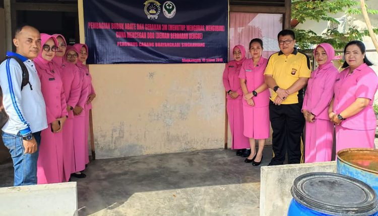 Ketua Bhayangkari Singkawang Ajak Masyarakat Antisipasi DBD.Foto 8