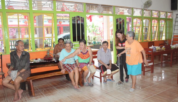 Orang Tua Panti Werdha Membutuhkan Perhatian dan Kasih Sayang.Foto 7