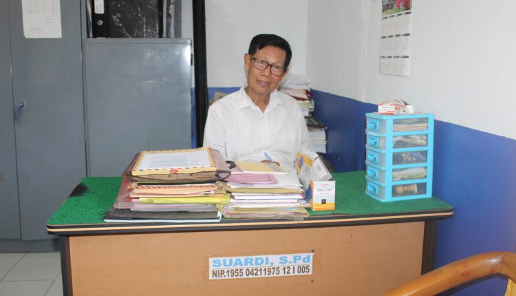 Melihat Perjuangan Siswa SLB Singkawang Mengikuti Ujian Nasional.Foto 1