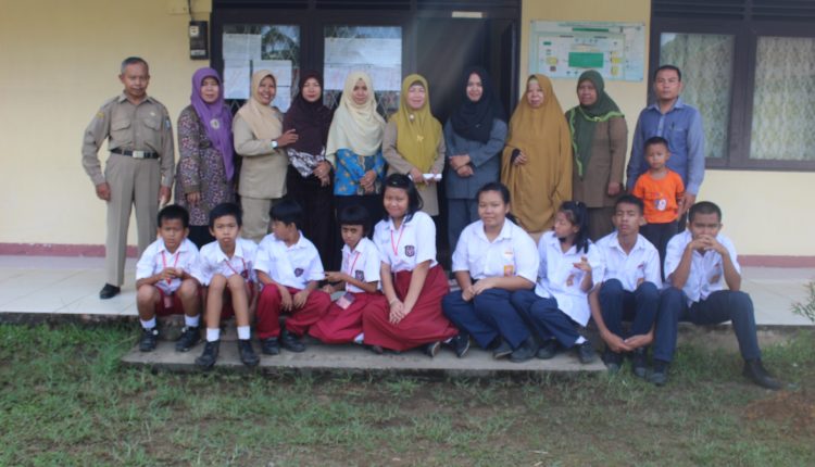 Melihat Perjuangan Siswa SLB Singkawang Mengikuti Ujian Nasional.Foto 6