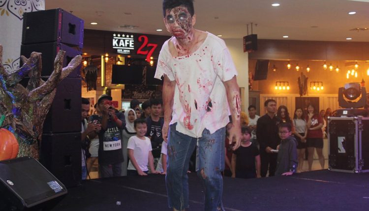Singkawang Grand Mall Bekerjasama Dengan Kafe 27 Menggelar Kontes Kostum Halloween.Foto 4. Jpg
