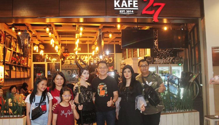 Singkawang Grand Mall Bekerjasama Dengan Kafe 27 Menggelar Kontes Kostum Halloween.Foto 8. Jpg